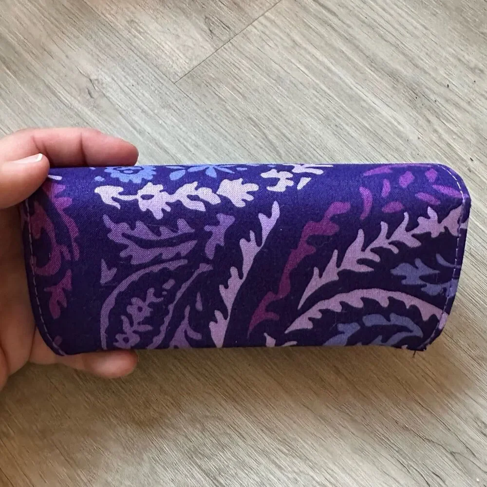 Vera Bradley Eyeglasses Sunglasses Case Semi-Hard Magnet Close Paisley Amethyst